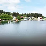 6 Person In Averoy-by Traum Nyaraló