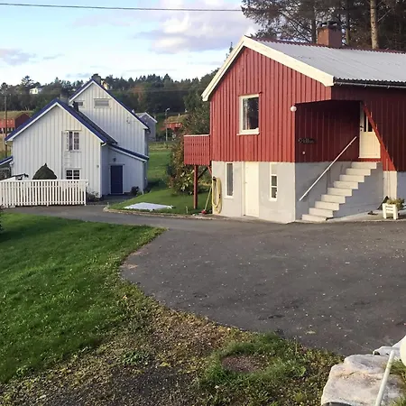6 Person In Averoy-by Traum Sveggen