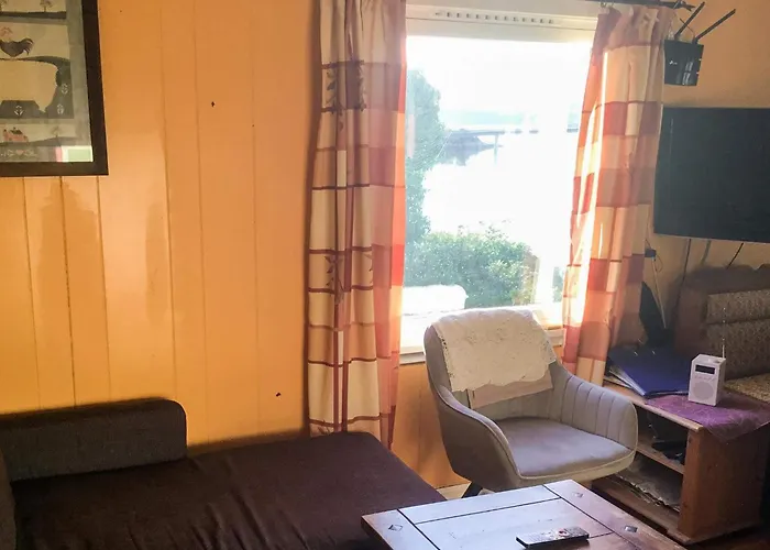 6 Person In Averoy-by Traum * Sveggen